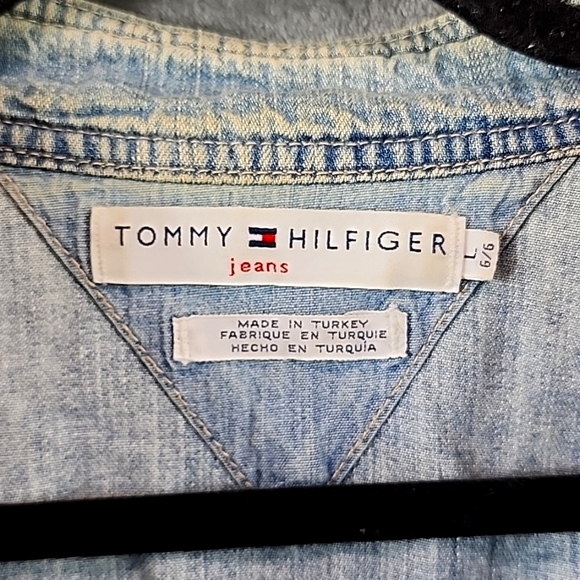 Vintage  Women's Light Blue Distressed Denim Jacket Tommy Hilfinger Size L - Picture 2 of 7